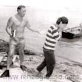 1947-08-11sra-thomas-e-salva-vidas-com-sua-filha-afogada-