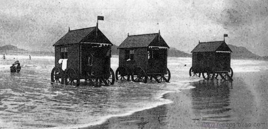 1920-praia-de-santos-com-casinhas-de-banho.jpg