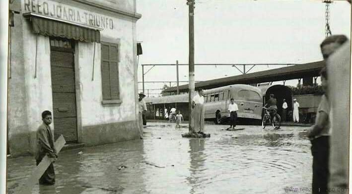 1950-enchente-xv-de-novembro-queiros-dos-santos