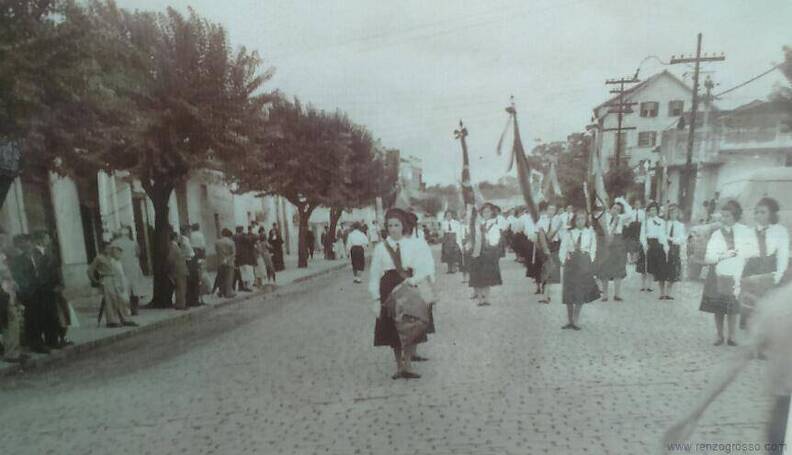 1950-instituto-coracao-de-jesus-desfile.jpg