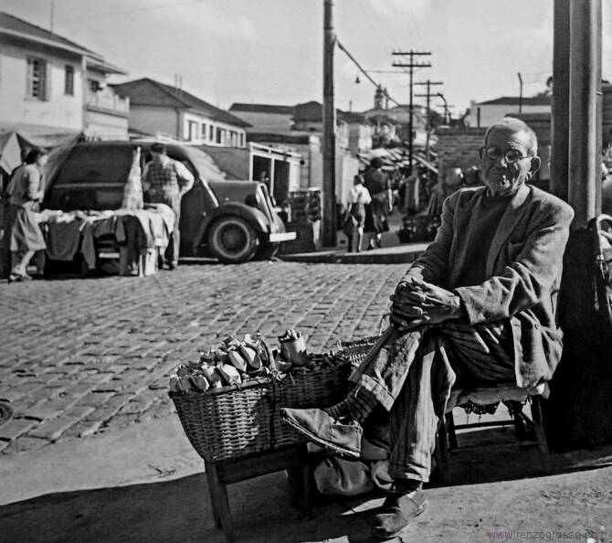 rua-oscar-freire-1950-vendedor-de-amendoim