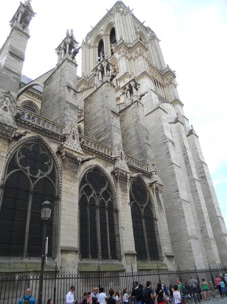 Paris 2015 - Catedral de Notre Dame - lateral esquerda.JPG
