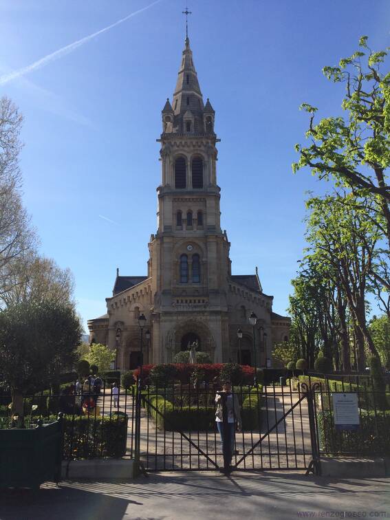 Paris 2015 - Igreja Saint Pierre em Neully - Fachada1