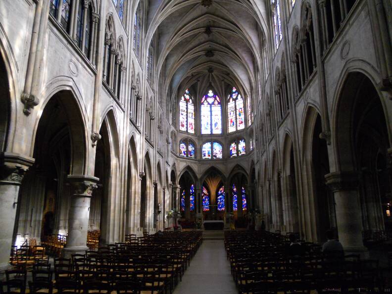 Paris 2015 - Igreja Saint Sèverin - nave principal e altar.JPG