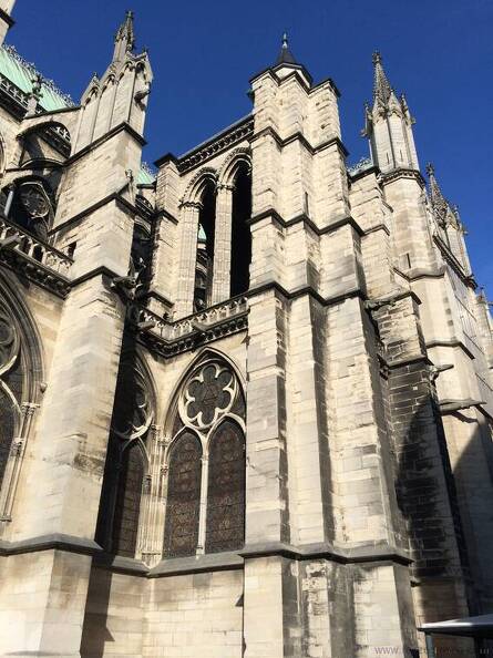Paris 2015 - Catedral de Saint Denis - Lateral direita1.JPG