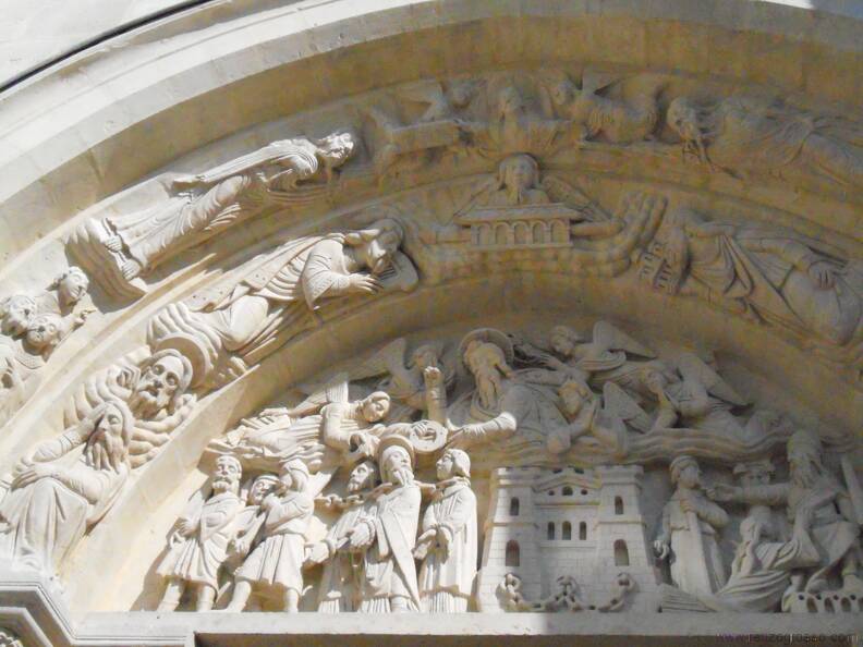 Paris 2015 - Catedral de Saint Denis - Detalhe da entrada.JPG
