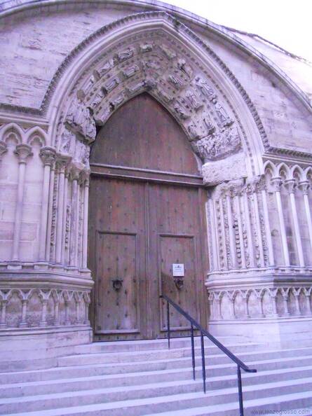 Paris 2015 - Catedral de Saint Denis - Porta lateral.JPG
